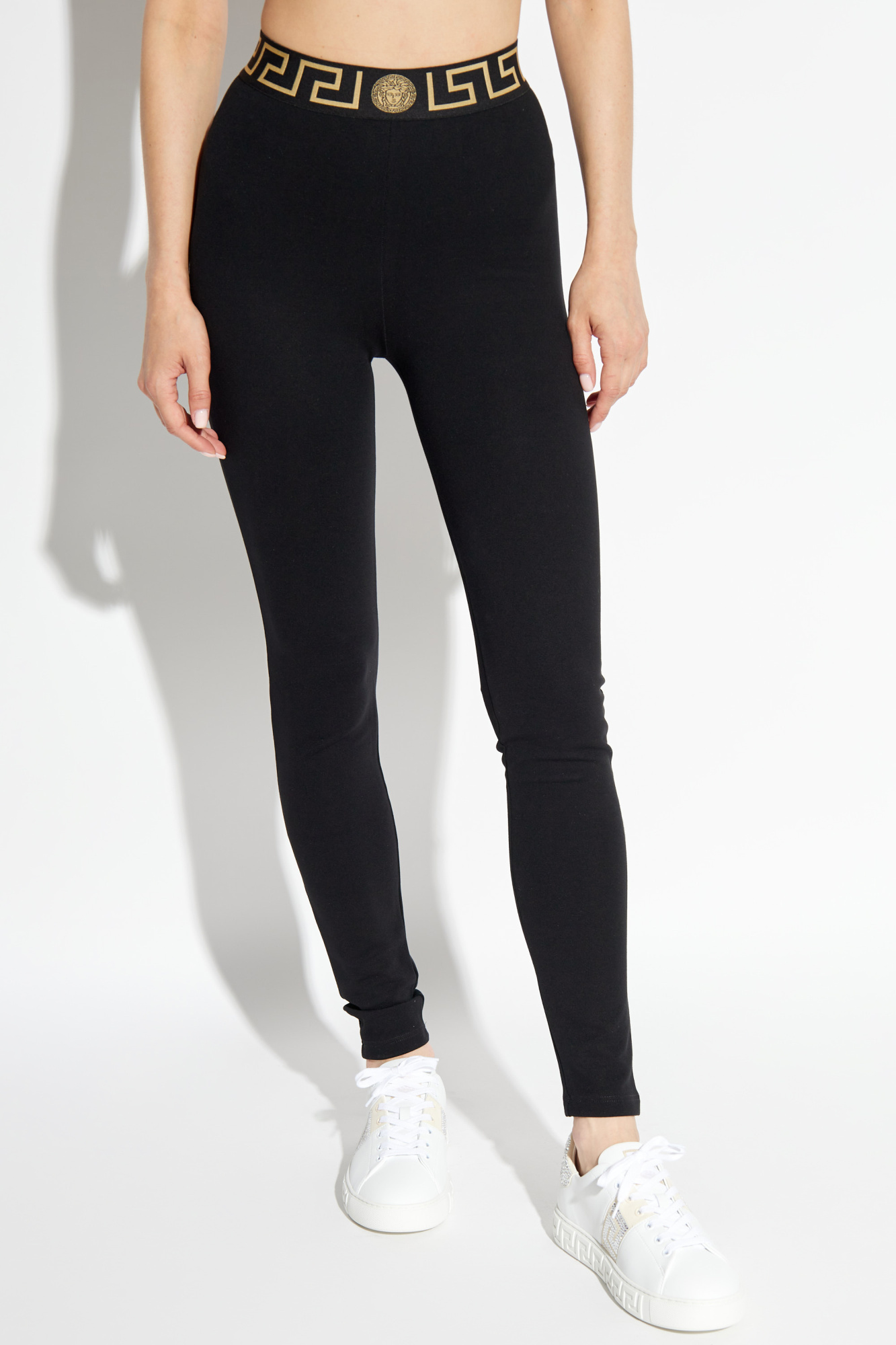 ボトムスその他 VERSACE FW25 LEGGINGS WITH LOGO (1016403 1A120371B000) 90s Vintage Logo Stirrup Leggings | VERSACE US